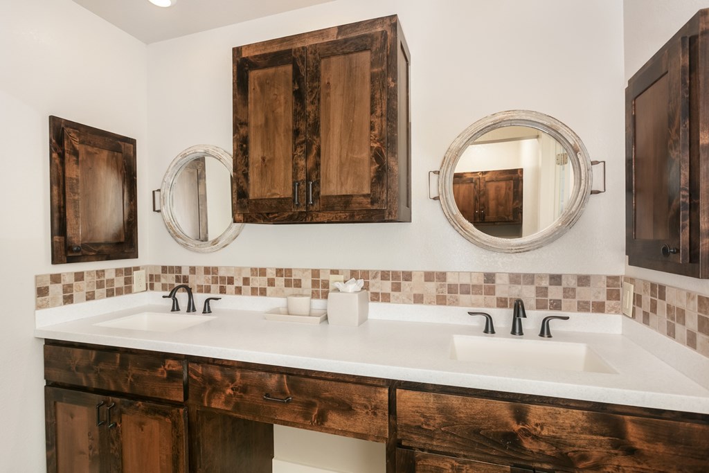 201 E Creekview Dr photo 8