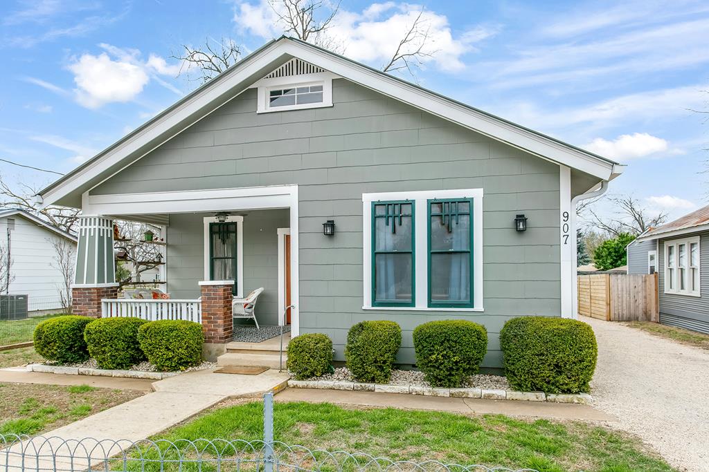 Sold by Savannah Sikes: 907 Bell St, Fredericksburg TX