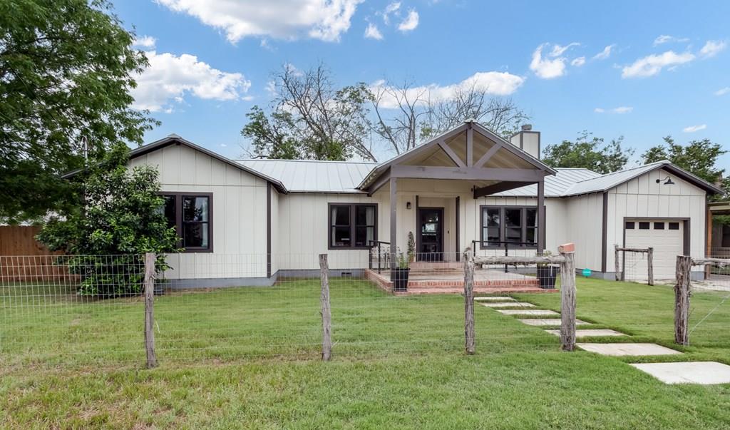 Sold by Savannah Sikes: 528 Lindner Ave, Comfort TX