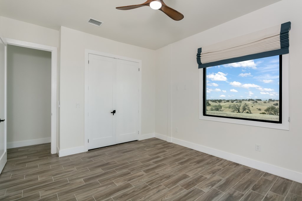 300 Junker Hill Dr photo 10