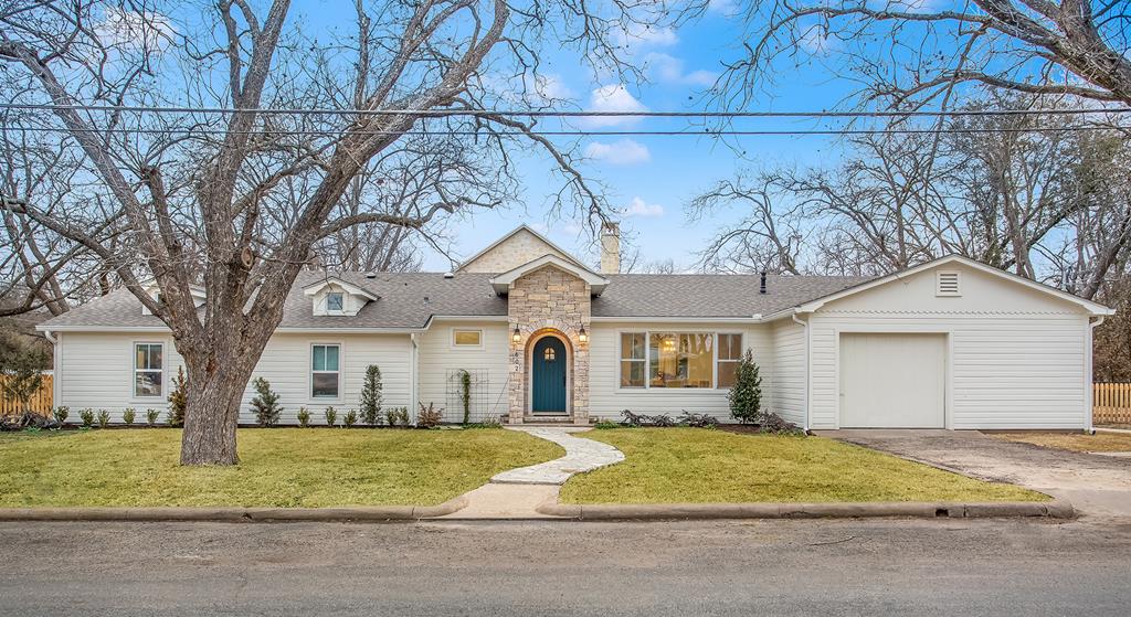 Sold by Savannah Sikes: 402 N Edison St, Fredericksburg TX