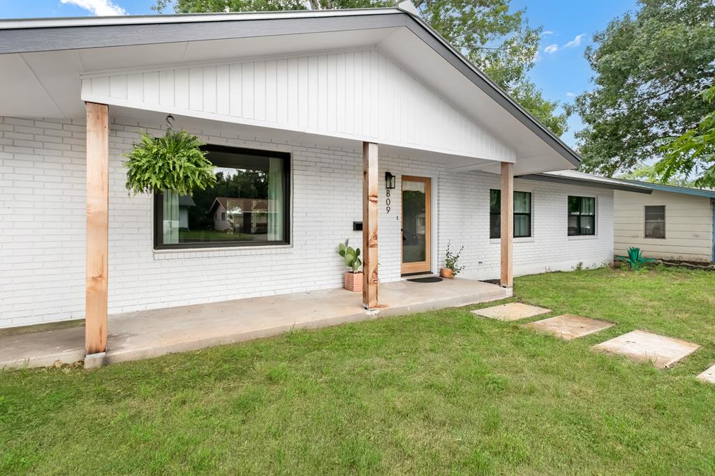 Sold by Savannah Sikes: 809 Sunset St, Fredericksburg TX