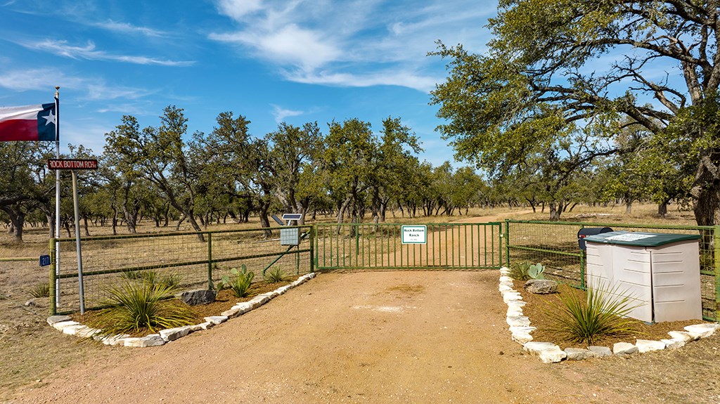 20400 FM 2093 photo 15