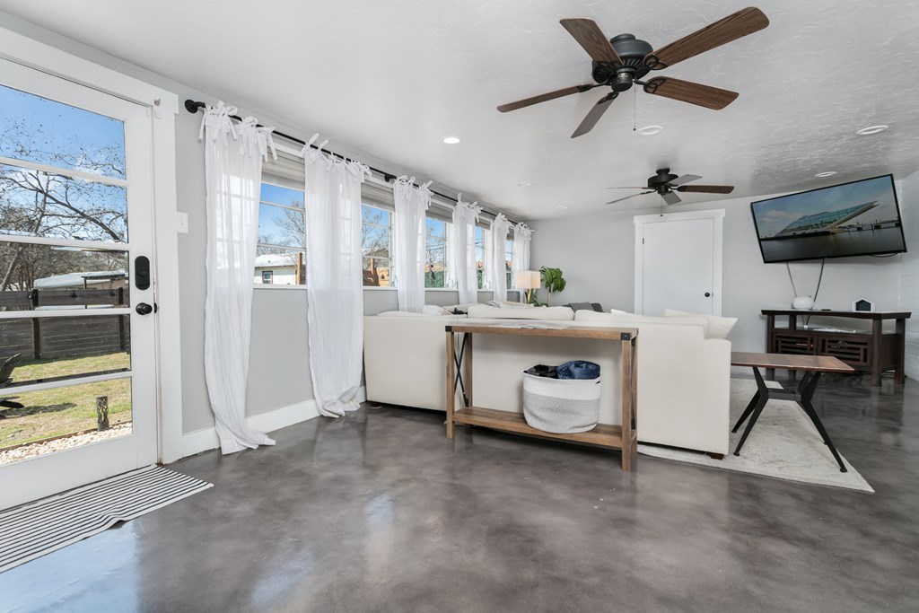 333 W Burbank St photo 14