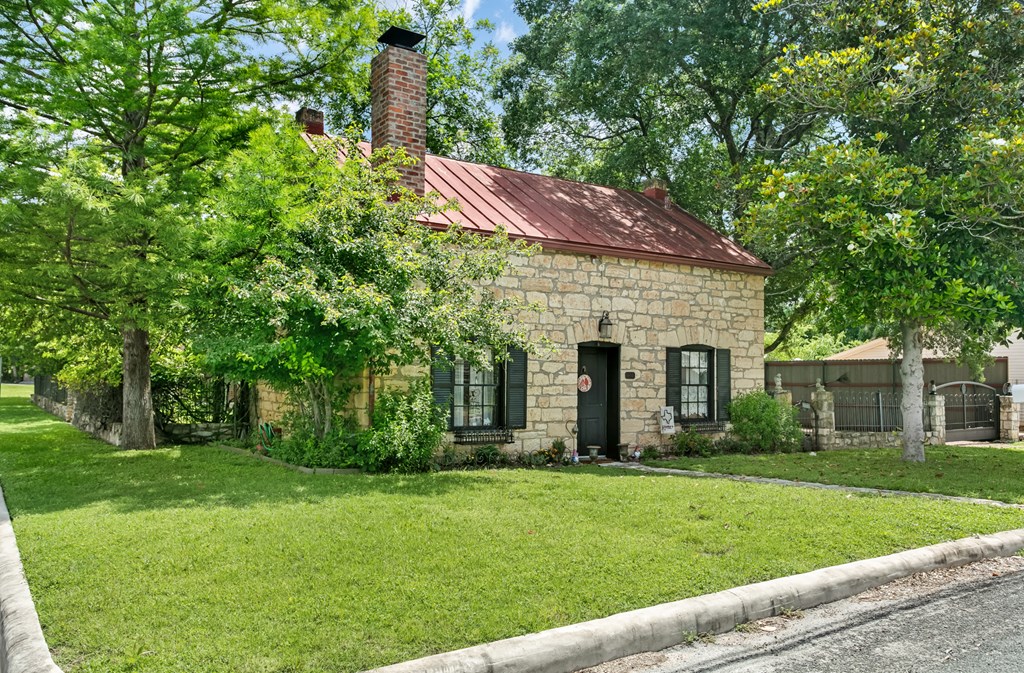 516 W San Antonio St photo 3