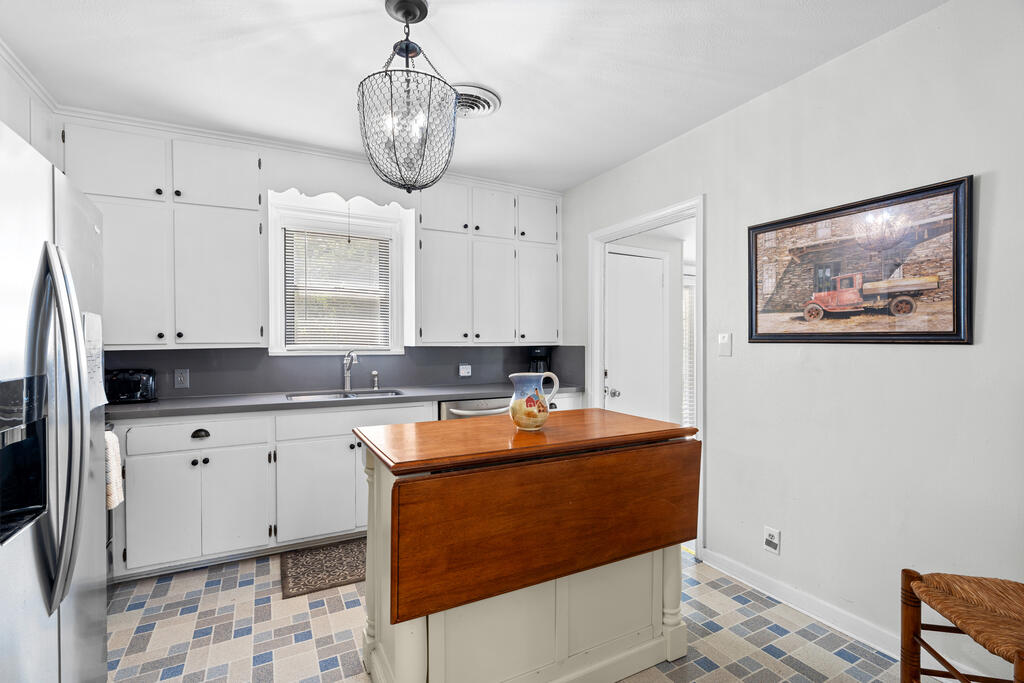 411 W Travis St photo 15
