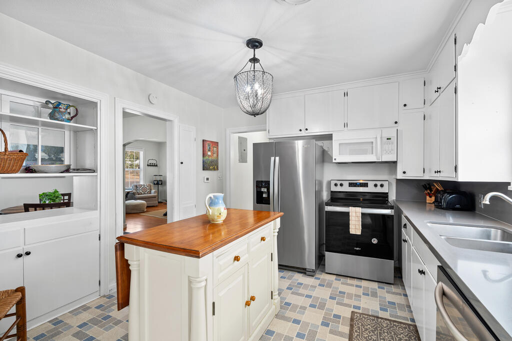 411 W Travis St photo 18