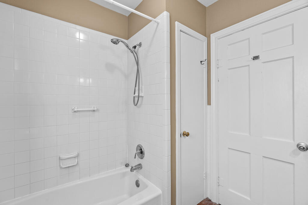 411 W Travis St photo 25