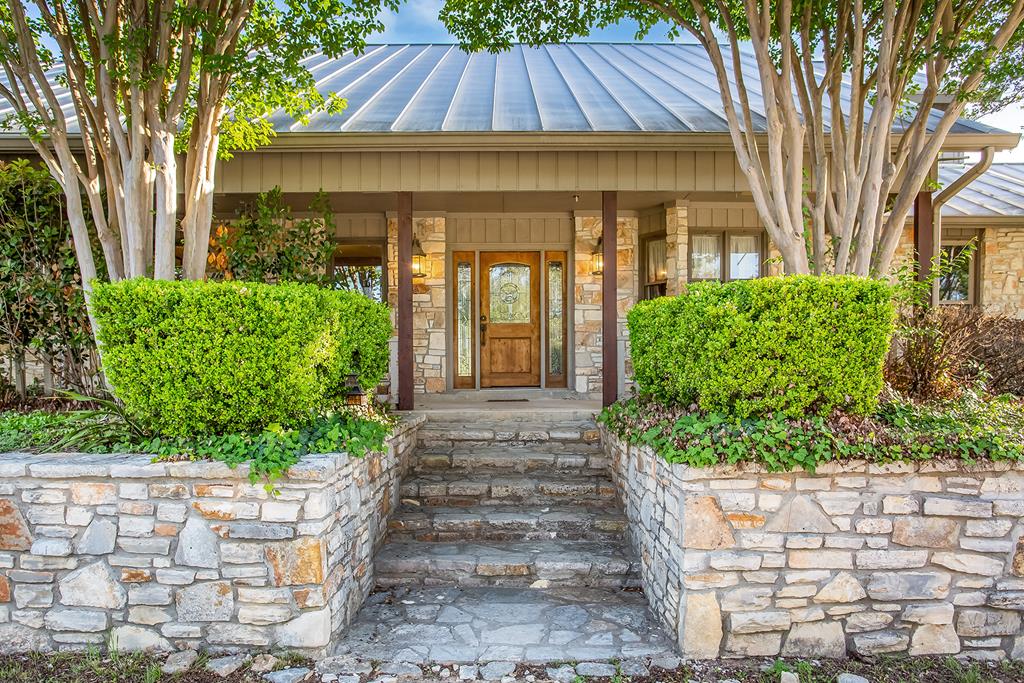 Sold by Savannah Sikes: 43 High Street Rd, Comfort TX