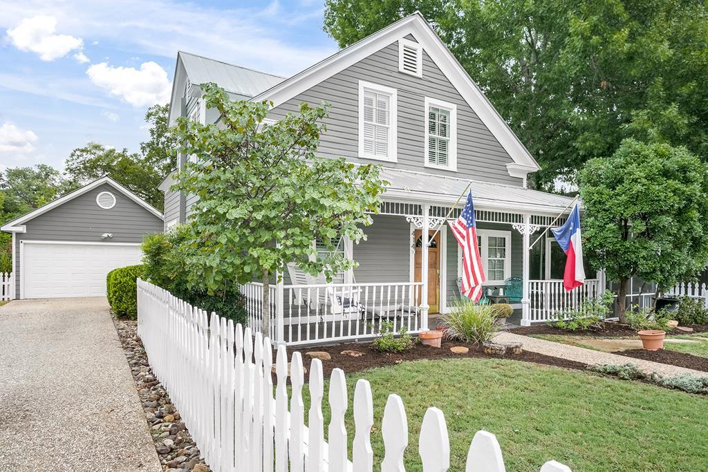 414 E Schubert St, Fredericksburg Texas