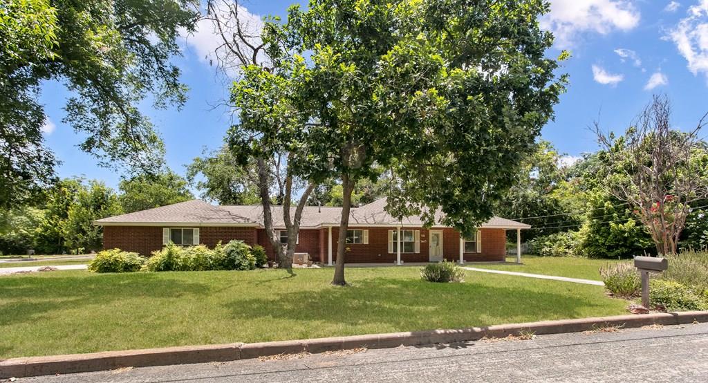 301 W Hackberry St photo 1