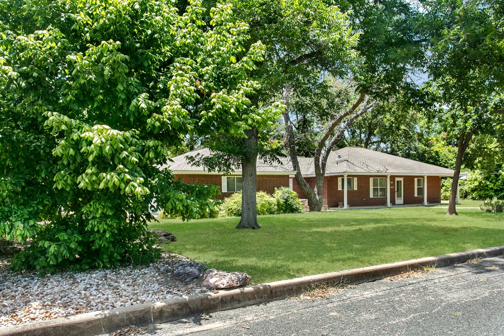 301 W Hackberry St photo 15
