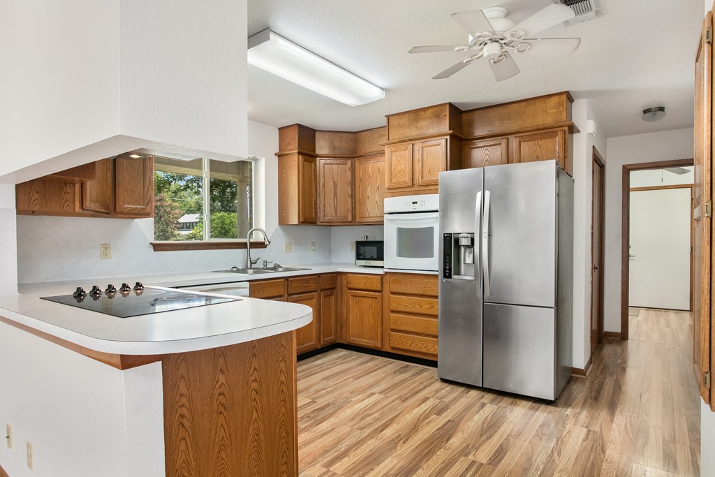 301 W Hackberry St photo 22