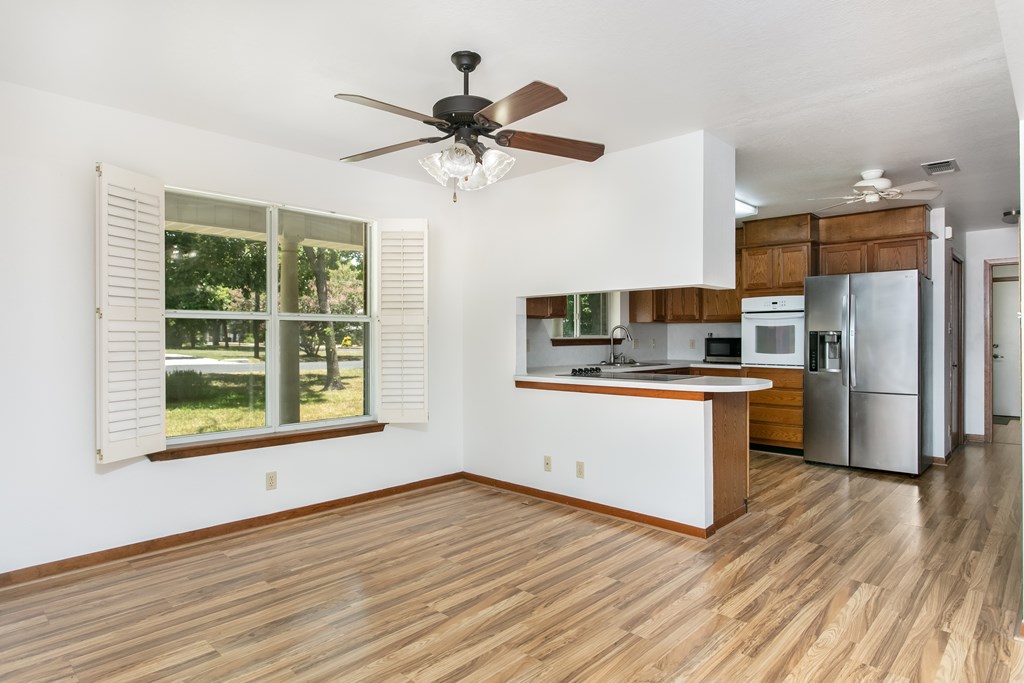 301 W Hackberry St photo 23
