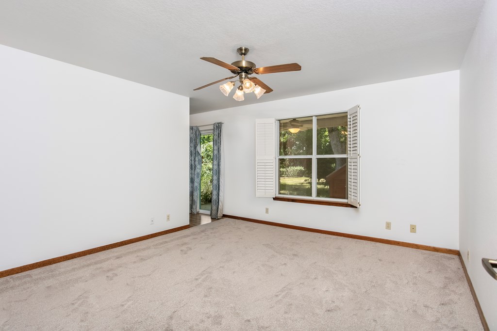 301 W Hackberry St photo 7