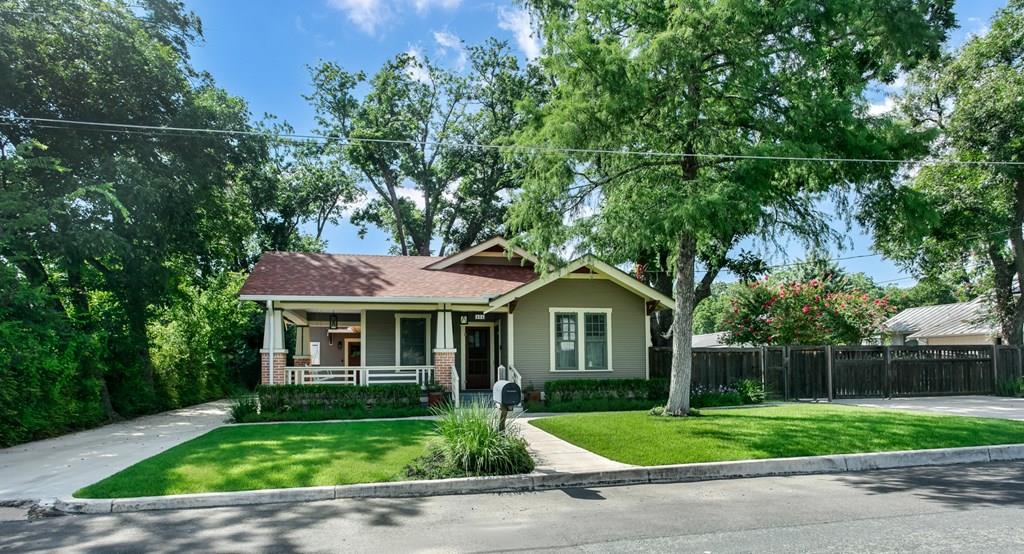 404 N Pecan St photo 1