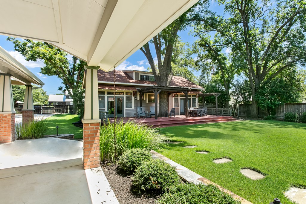 404 N Pecan St photo 16