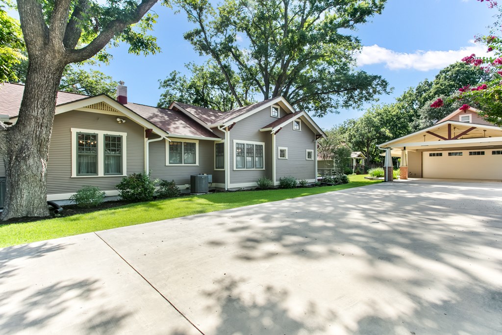 404 N Pecan St photo 20