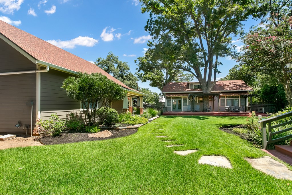 404 N Pecan St photo 8
