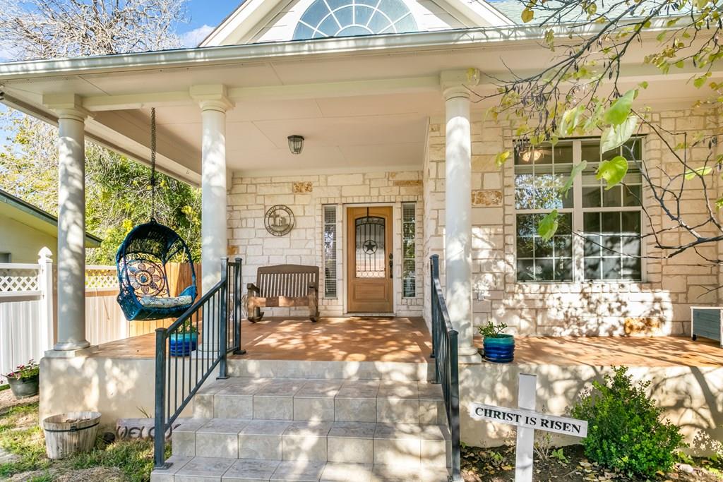Sold by Savannah Sikes: 506 W Hackberry St, Fredericksburg TX
