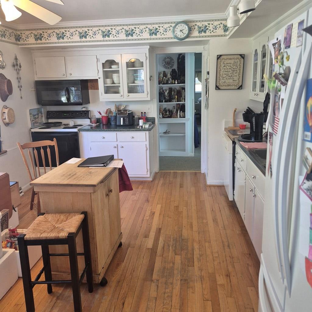 Kitchen 2 for additional photo 6