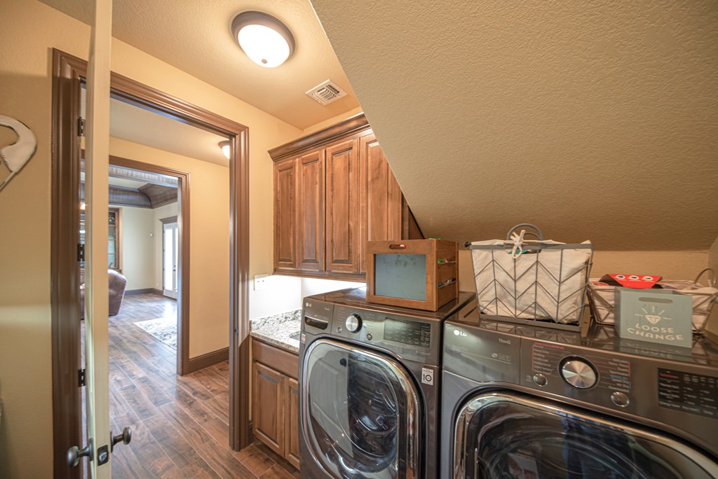 Slide for listing number 135070
