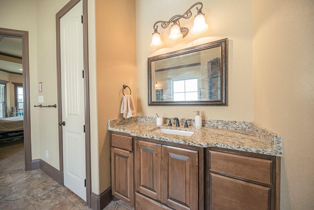 Slide for listing number 135070