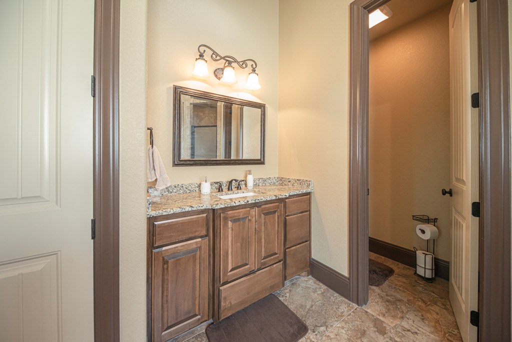 Slide for listing number 135070