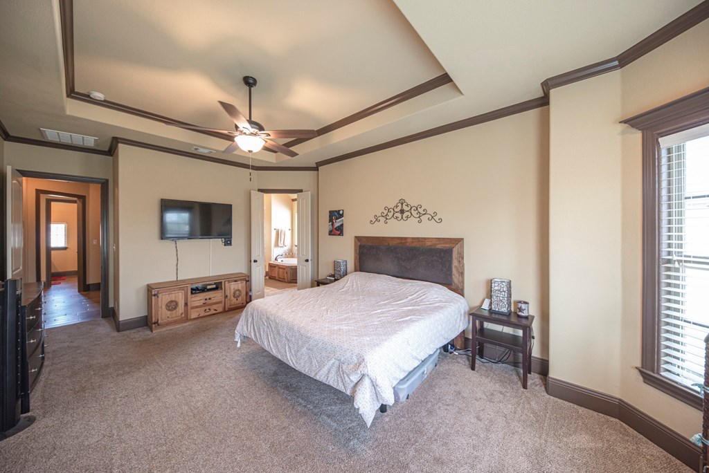 Slide for listing number 135070