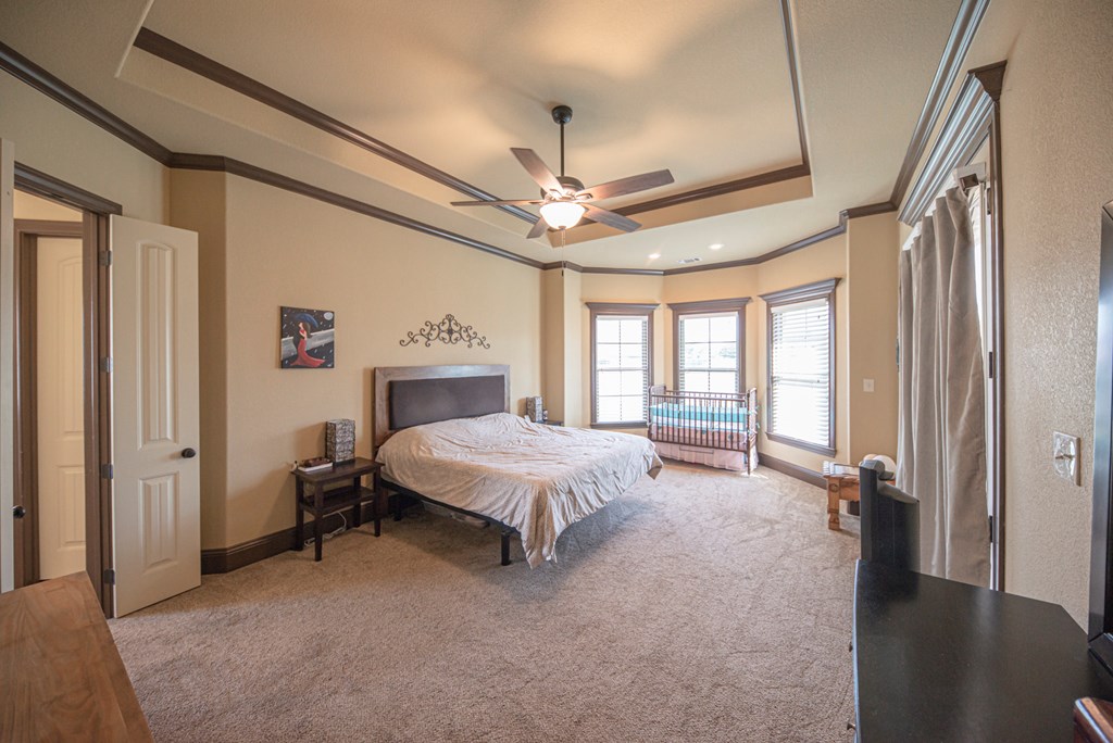 Slide for listing number 135070