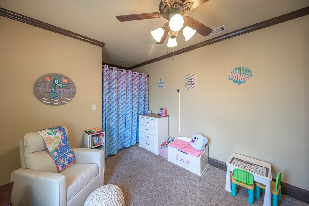 Slide for listing number 135070