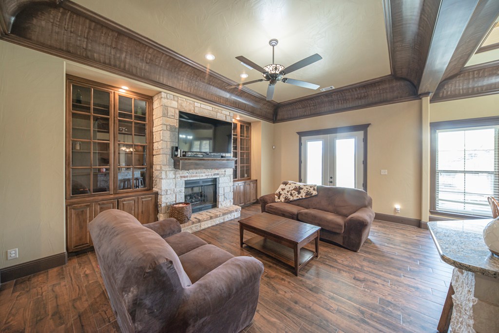 Slide for listing number 135070