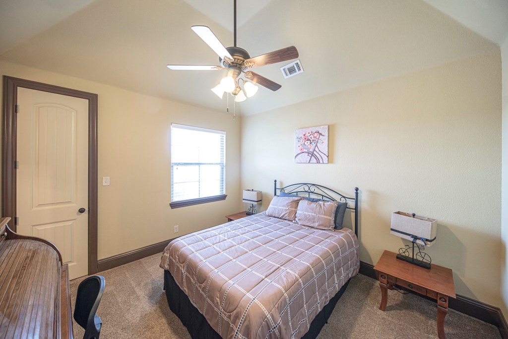 Slide for listing number 135070