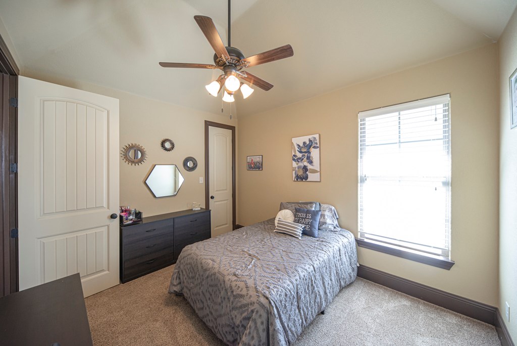 Slide for listing number 135070