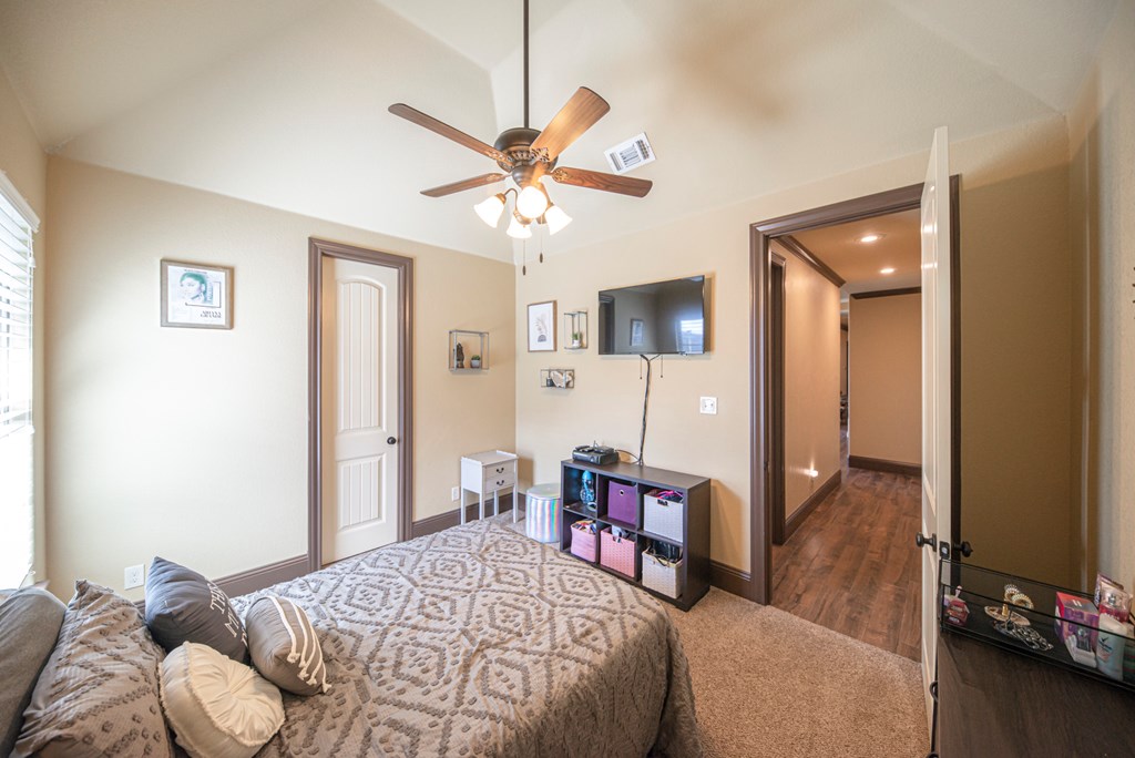 Slide for listing number 135070