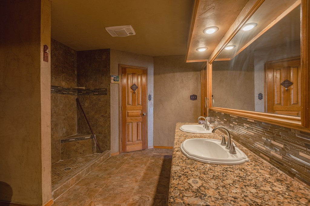 Slide for listing number 136594