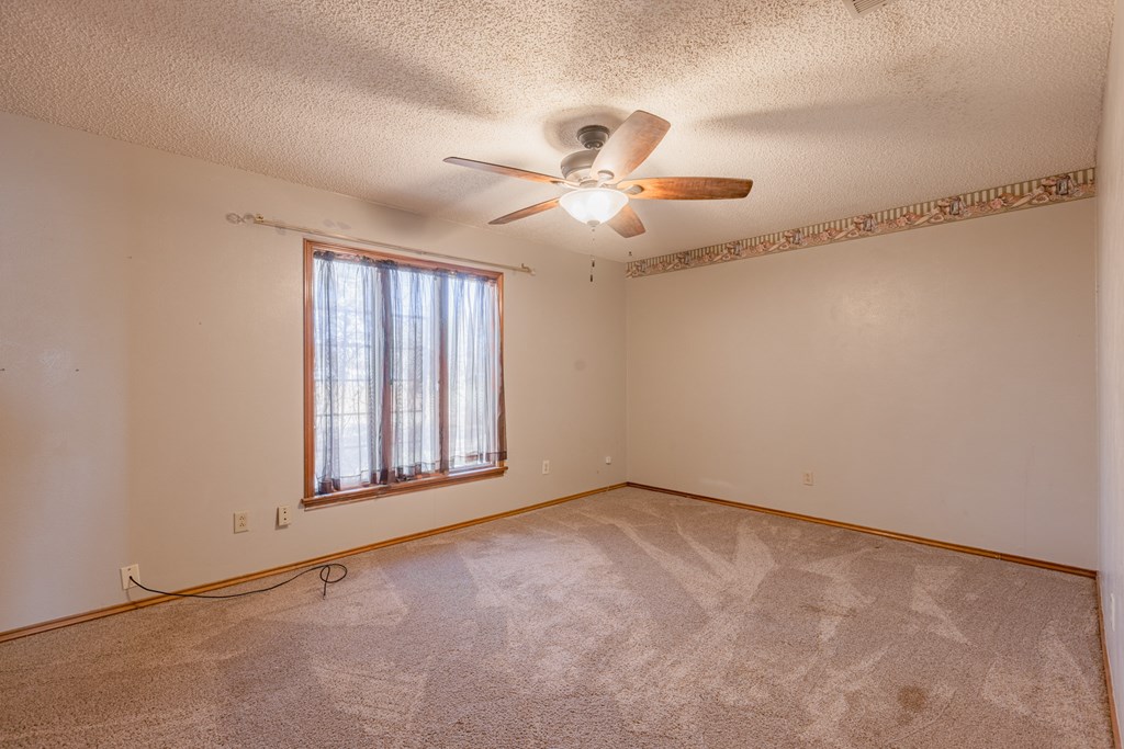 Slide for listing number 136594