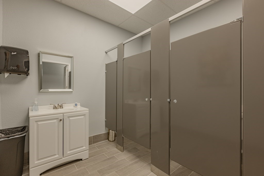 Slide for listing number 156235