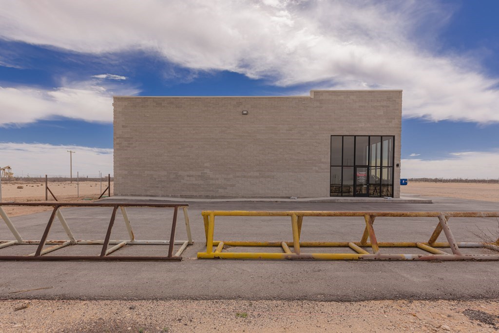 Slide for listing number 156235