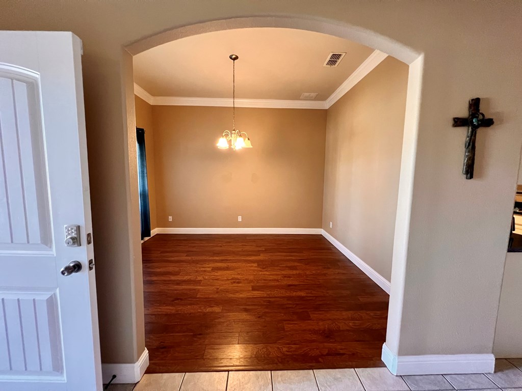 Slide for listing number 140156
