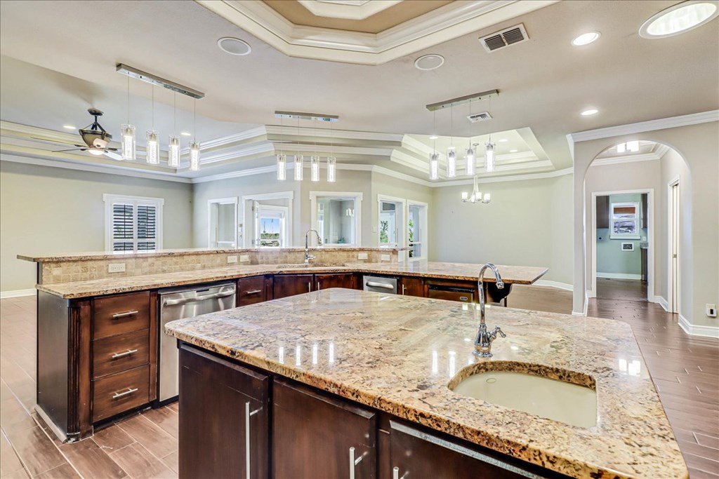 Slide for listing number 144017