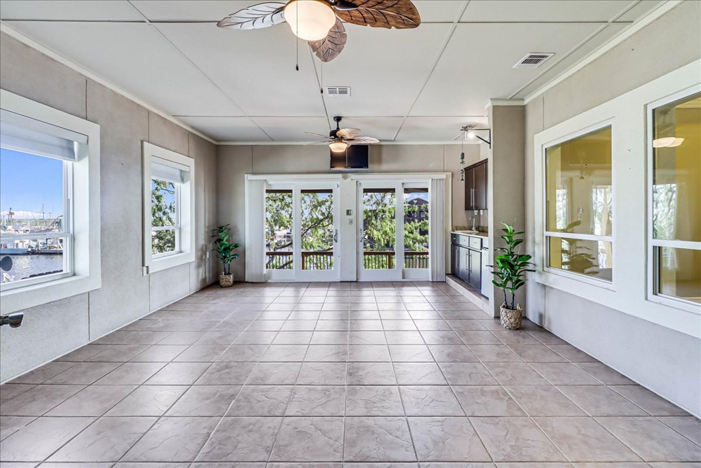 Slide for listing number 144017