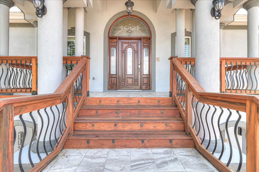 Slide for listing number 144017