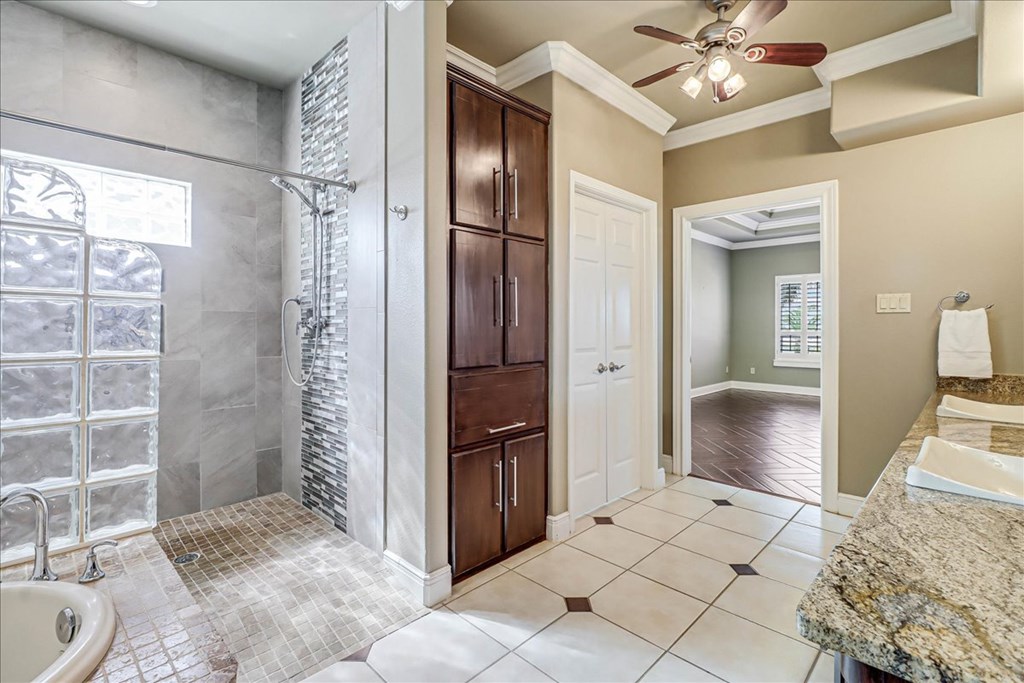 Slide for listing number 144017