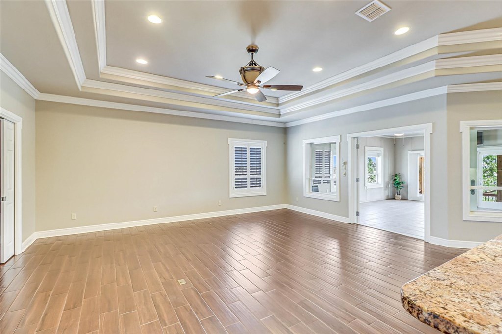 Slide for listing number 144017