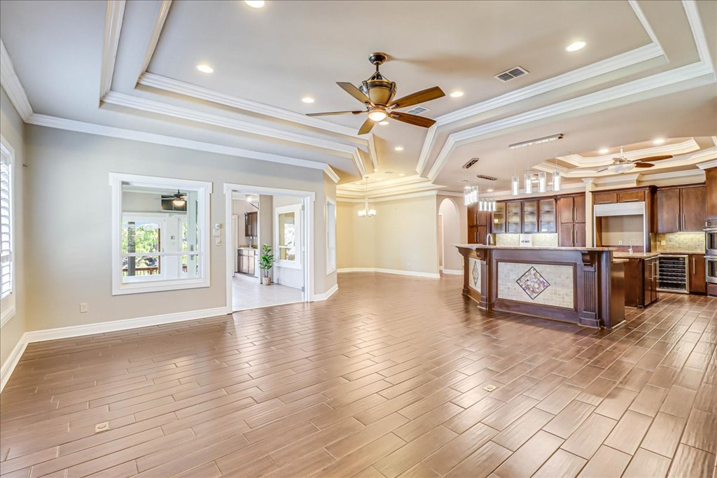 Slide for listing number 144017